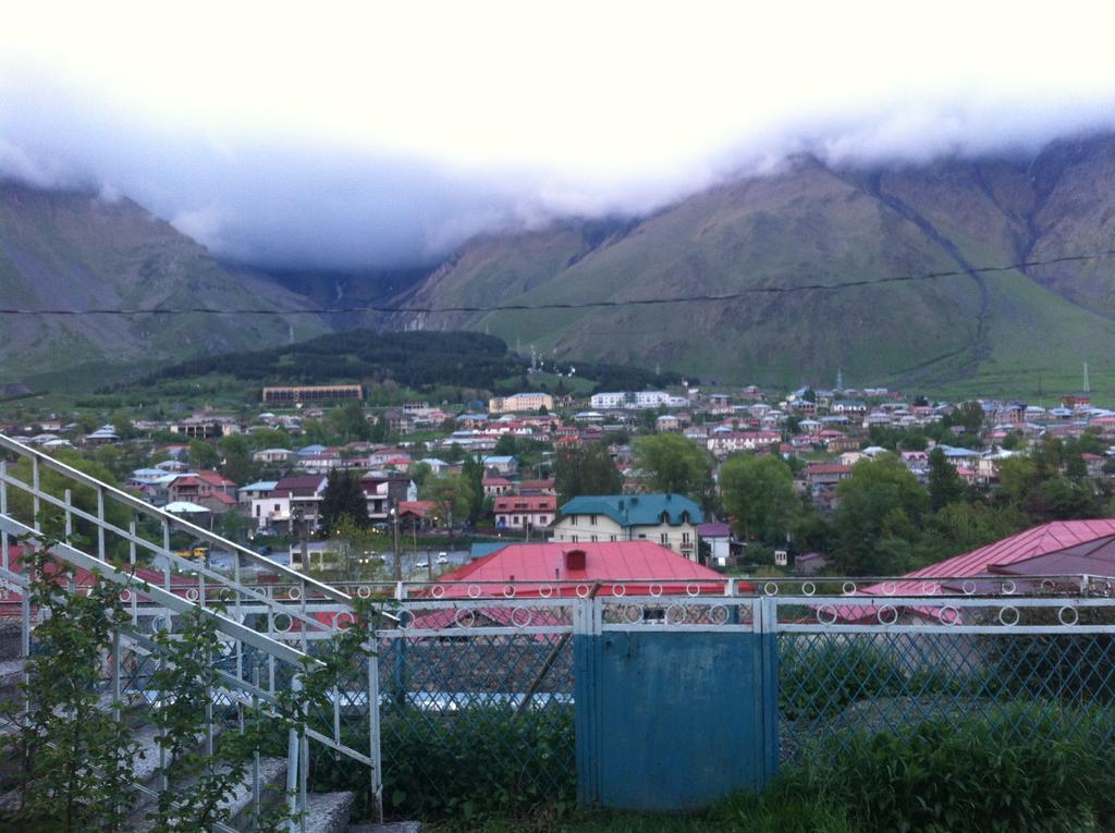 Maia'S Guest House Gergeti Kazbegi Exteriör bild