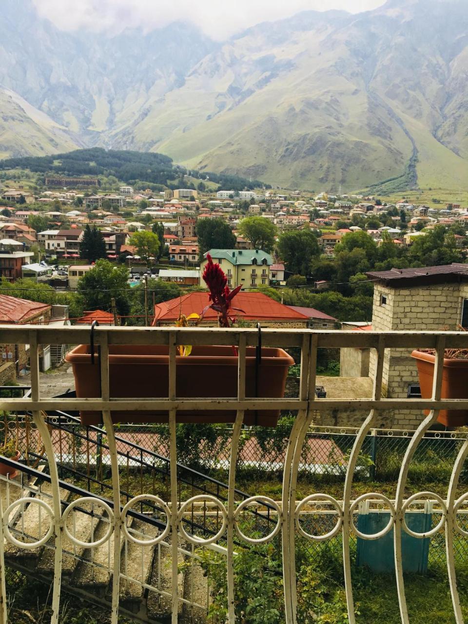 Maia'S Guest House Gergeti Kazbegi Exteriör bild