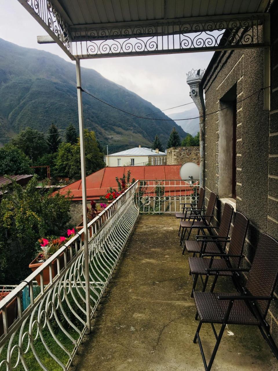 Maia'S Guest House Gergeti Kazbegi Exteriör bild