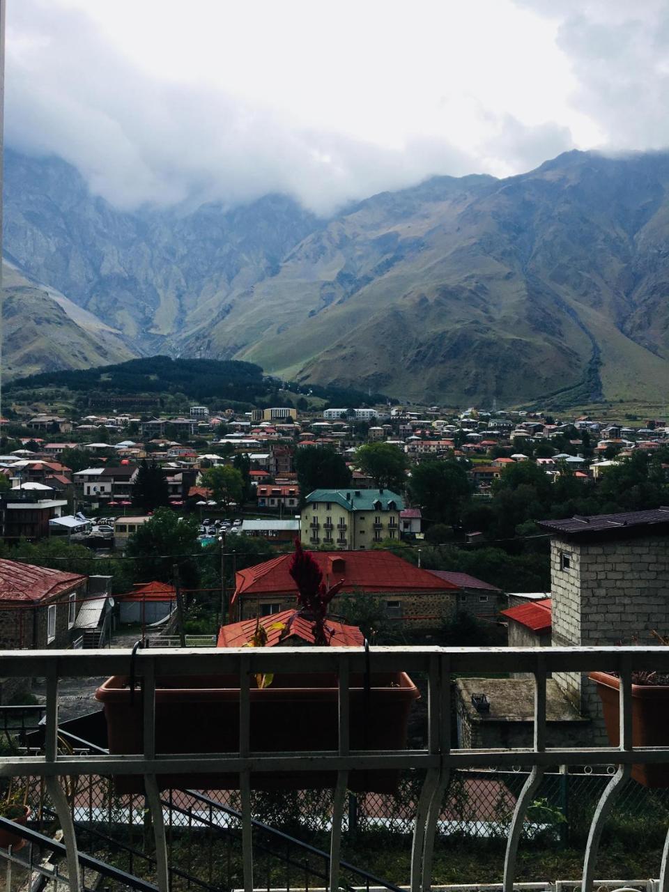 Maia'S Guest House Gergeti Kazbegi Exteriör bild